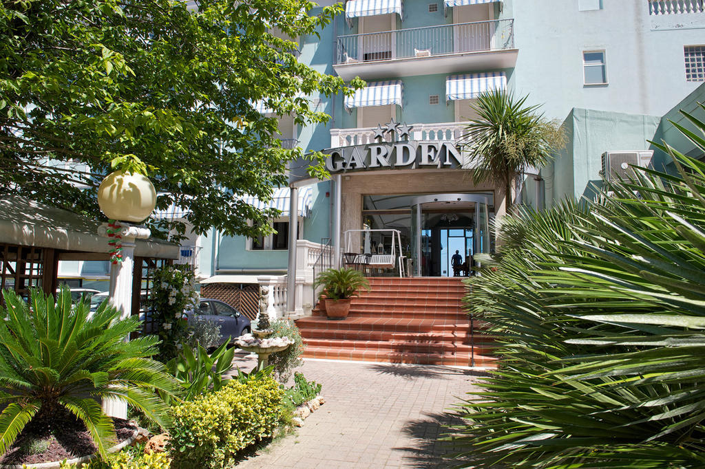 Hotel Garden Каттолика Экстерьер фото